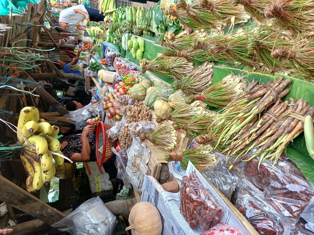 kaustubhdeka's tweet photo. Always been #organic before 'organic' turn came! Look at the amazing range too! That's a full discourse on #indigenous knowledge, #biodiversity, #culture and #spatiality right there. You are what you eat, after all.
#Nagaland #farmers #food https://t.co/GqE8OqFaIc