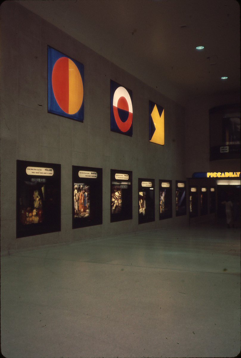 eric_riddler's tweet photo. #FoundSlideHoliday Piccadilly Arcade, Warrane Sydney, circa April 1976. Photo by Keith Smith https://t.co/FXTWvDAdo2