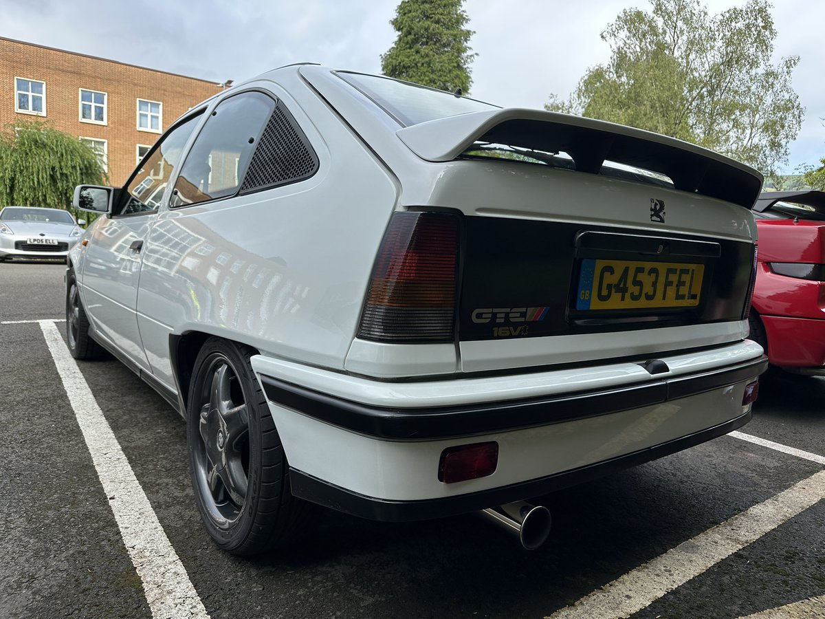 _craigoncars's tweet photo. Great morning at @SunnysideMeet yesterday, an eclectic mix of cars on display, including a Ford GT40, Alfa ZX, Astra GTE and a group of E31 BMWs. Pity the Welsh weather let us down but a fun time had by all those attending #weirdcartwitter #cartwitter https://t.co/iidH6O0u0V