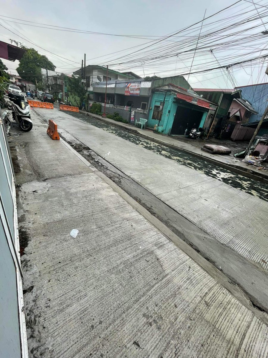 ohroma's tweet photo. @valenzuelacity Can’t seem to DM your page po. You can provide the contact person and number for this matter para makapag-report kami. Malaki abala sa residents, we can’t bring in/out our vehicles and been commuting for months. Malapit na po magpasukan yet slow progress. https://t.co/r3zY8U2baq