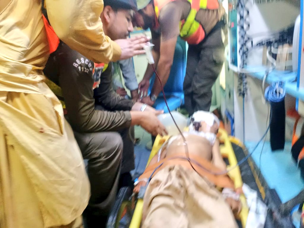 KPRescue1122's tweet photo. شہدا میں 5 سالہ شہید بھی شامل

ریسکیو1122 ایمبولینس میں باجوڑ دھماکے کے سب سے چھوٹے شہید 5سالہ اسامہ کو بچانے کی ہر ممکن کوشش کی لیکن وہ جانبر نہ ہوسکا

اس کی شہادت پر آنکھیں نم اور دل غمزدہ ہے https://t.co/TRzBXEvslK