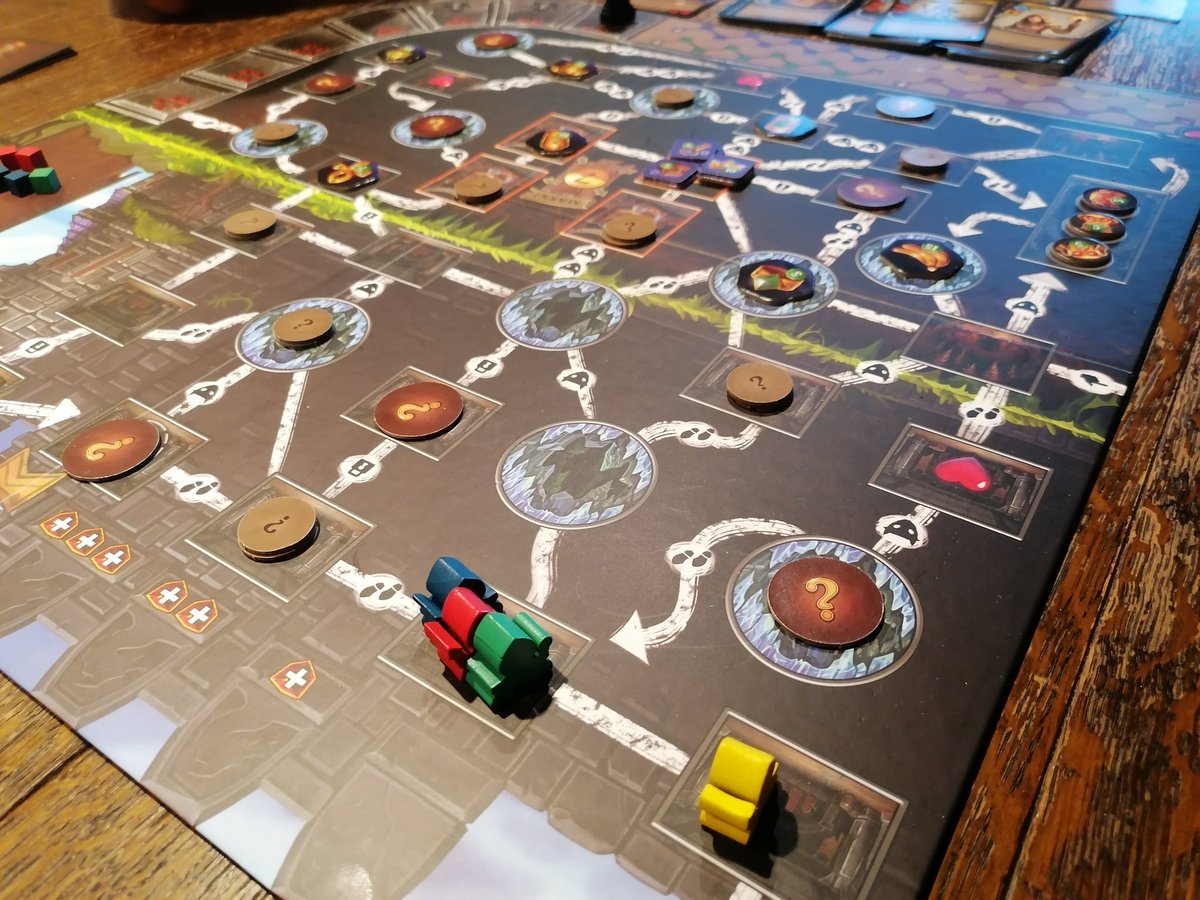 JimTroublemaker's tweet photo. Vorletzter Spieltag im #Schwarzwald Es wurde nochmal gemeisterdiebt #Klong #Brettspiele https://t.co/Wp86yjGxC9