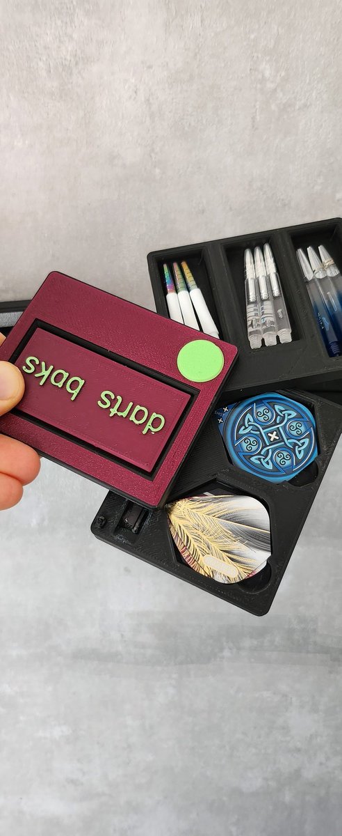 ollisdartgarage's tweet photo. My newest THING 🚀 flexible, compact dartsboxes 🎯 designed decks with rotating mechanism for flights, shafts, points, swisspoint, 180 R2 interchange ... whatever 😉 #darts #dartsbox #dartscase #ollisdartgarage #mydartsbox https://t.co/XRKn7Twyld