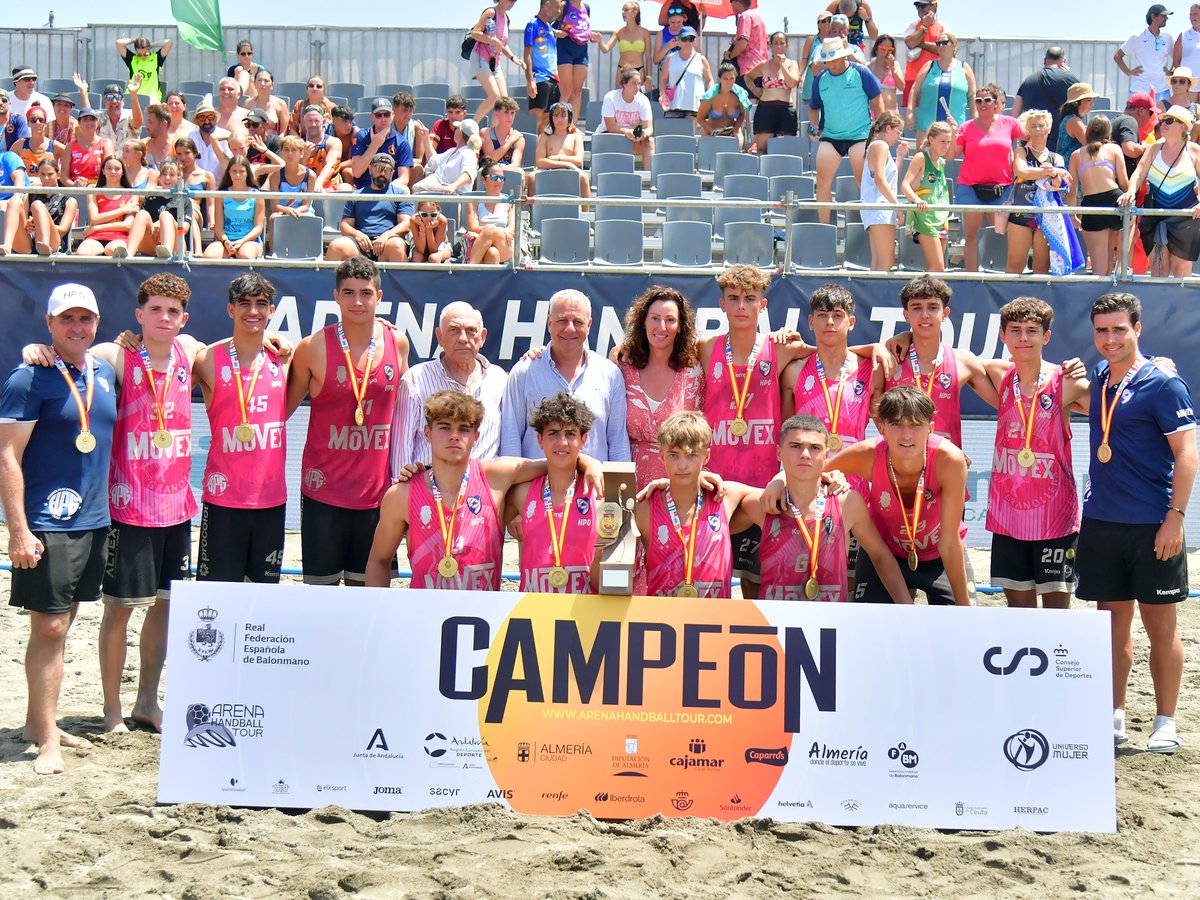 FedCatHandbol's tweet photo. 🏆🥇L' @hpgranollers Cadet Masculí s'ha proclamat campió del #CDEBMPlaya23 @ArenaHandballT, celebrat aquest cap de setmana a Almeria.

👏🏻Enhorabona, nois!

📸 @RFEBalonmano 

#HandbolCatalà https://t.co/KOyjOykEGZ