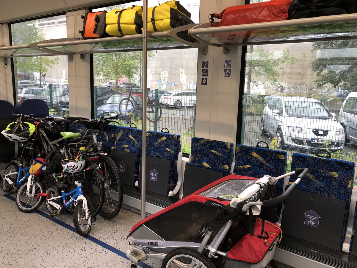 Heute startet ein (vielleicht) jahrelanges Projekt: #NorthSeaCycleDad 
Bis meine Kinder aus dem Haus sind, fahre ich mit ihnen den 7000 km langen Nordseeküstenradweg - in Etappen.
Wir starten behutsam an der deutschen Nordseeküste bei Bremerhaven. Anreise mit <a href="/evb_ElbeWeser/">EVB Elbe-Weser</a>.