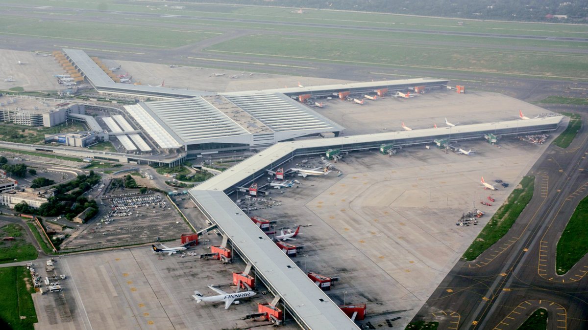 Constrn_GD's tweet photo. India's booming air transport industry drives a $15bn investment in the top ten airport projects, signaling growth and expansion in the country's aviation infrastructure. Find out more:
https://t.co/Kb3zW1JHUh https://t.co/OH7TwEdOI5