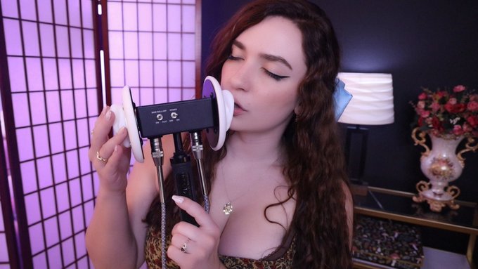 loving how my new setup looks &amp; how my new hair looks 🥹🥹🥹🥹🥹🥹 https://t.co/bm0uVnGkKQ