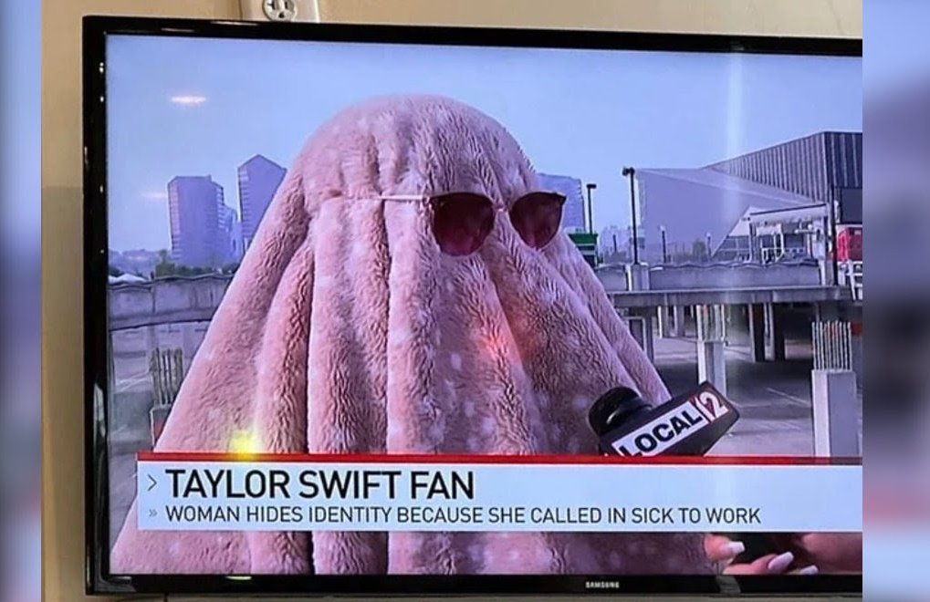 Una donna è andata al concerto di Taylor Swift vestita da fantasma perché si era data malata a lavoro