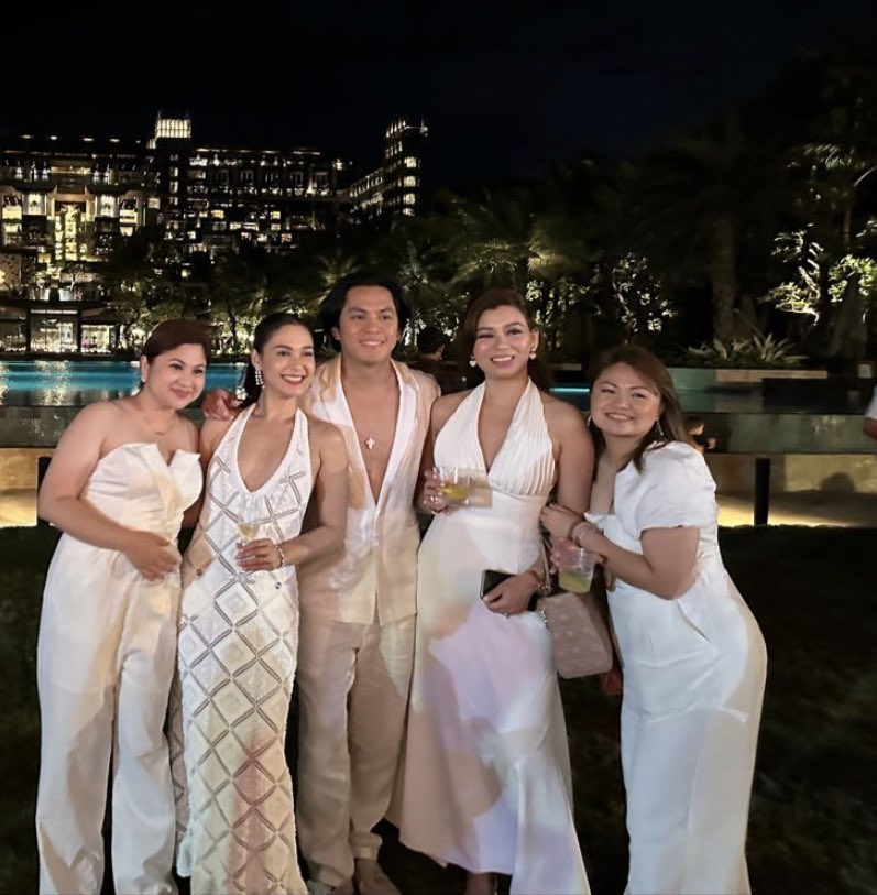 Maliban sa pamily, pinagpala rin si Maja sa mga kaibigan.

#MajaRamboSayIDo
TheMajesticWedding