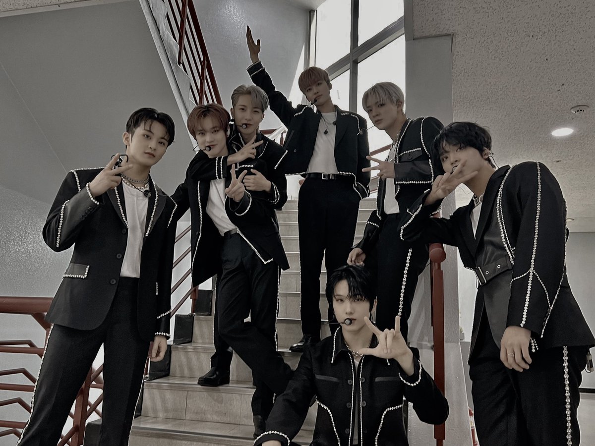 Daddoy's tweet photo. Presence of Czennies, scattered throughout Inkigayo, wrought havoc upon the show's composure. Their unwavering support reverberated with vivacity, infusing the atmosphere with an infectious zeal. We were deeply impacted by the fervor you conveyed to us, a truly profound force. https://t.co/p1djsOlvrn