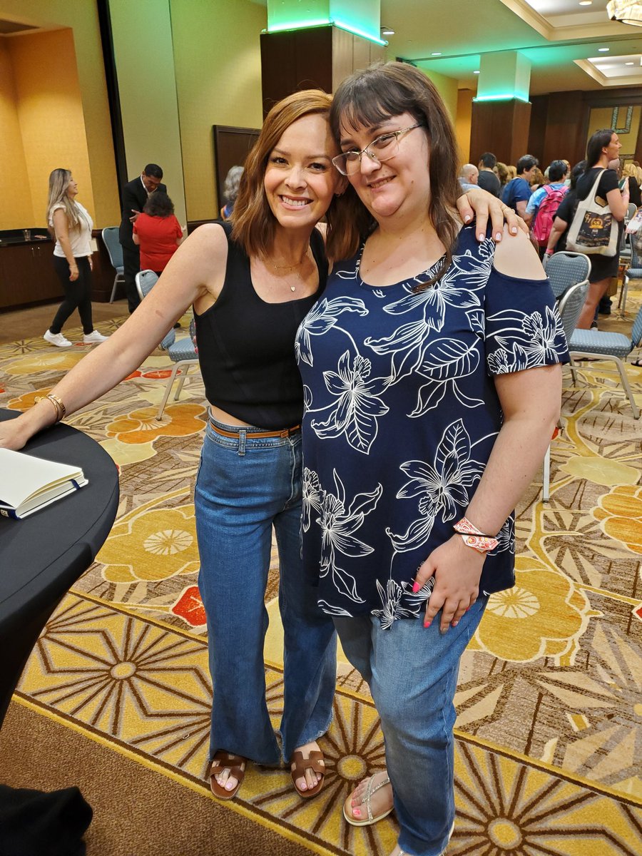 I miss Ellie on #GH and it was such a pleasant surprise seeing @_emilywilson at the past cast event. Here's hoping that Ellie visits Port Charles again soon #GHFCW