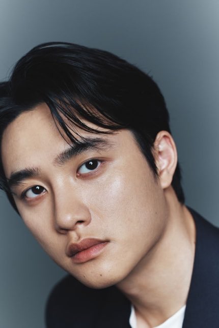 EXOGlobal's tweet photo. ARTICLE 📰 | 230731 #DOHKYUNGSOO’s interview for <The Moon>: “Our EXO members always cheer me up. I’m just so thankful and grateful to have them coming to the premiere”
🔗 https://t.co/dInQMG3O2Q

#EXO #엑소 @weareoneEXO https://t.co/o7yO41Flbg