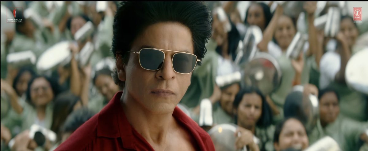 iamsrk_brk's tweet photo. #ShahRukhKhan’s Look and Energy has taken the song to the next level. Mass @iamsrk 🔥 

#ZindaBanda #Jawan https://t.co/T8WyQA3Hf6