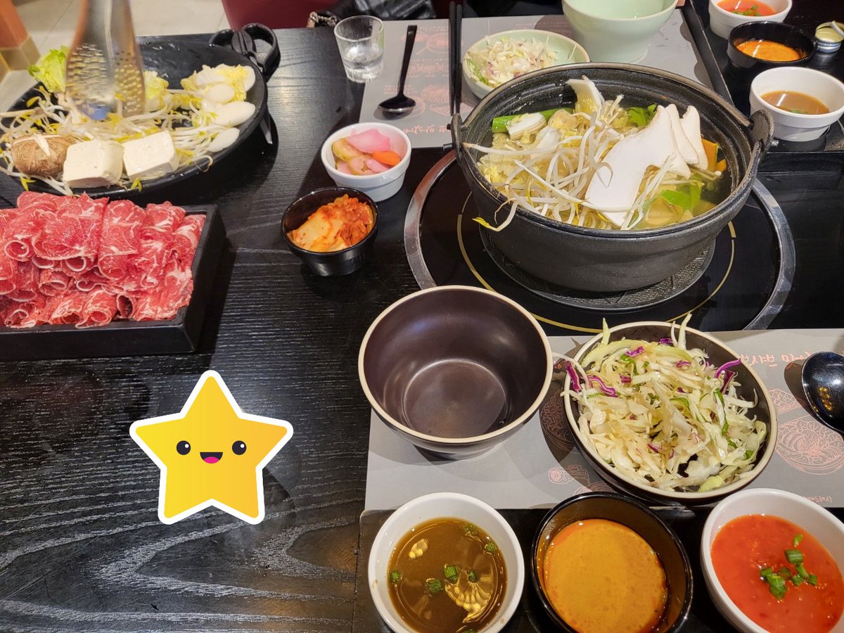 💯맛있는 소개팅의 맛집 소개 NO.2
-구래동편-

구래동 샤브샤브 맛집 옥소반을 가다😮

옥소반이란 곳인데, 프렌차이즈 매장이긴 하지만 육수 맛이 정말 깊고, 고기나 야채들도 너무 싱싱했어요!

김포에 오시면 꼭 한번 들려도 좋으실 맛집!!😍

#구래동맛집 #옥소반 #맛있는소개팅 #김포맛집