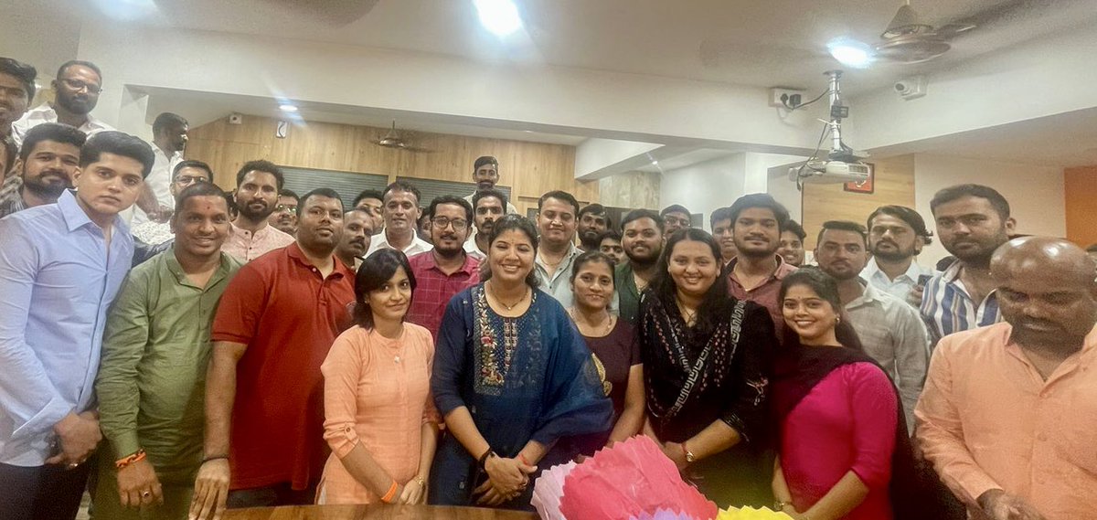 SheetalSheth_'s tweet photo. युवासेना संपर्क अभियानाअंतर्गत नवी मुंबई येथे युवासेनेची आढावा बैठक घेण्यात आली. एरोली व बेलापुर विधानसभेतील पदाधिकाऱ्यांकडून आतापर्यंतच्या कार्याचा आढावा घेण्यात आला. 
@AUThackeray @SardesaiVarun https://t.co/9xIVTi79Tc