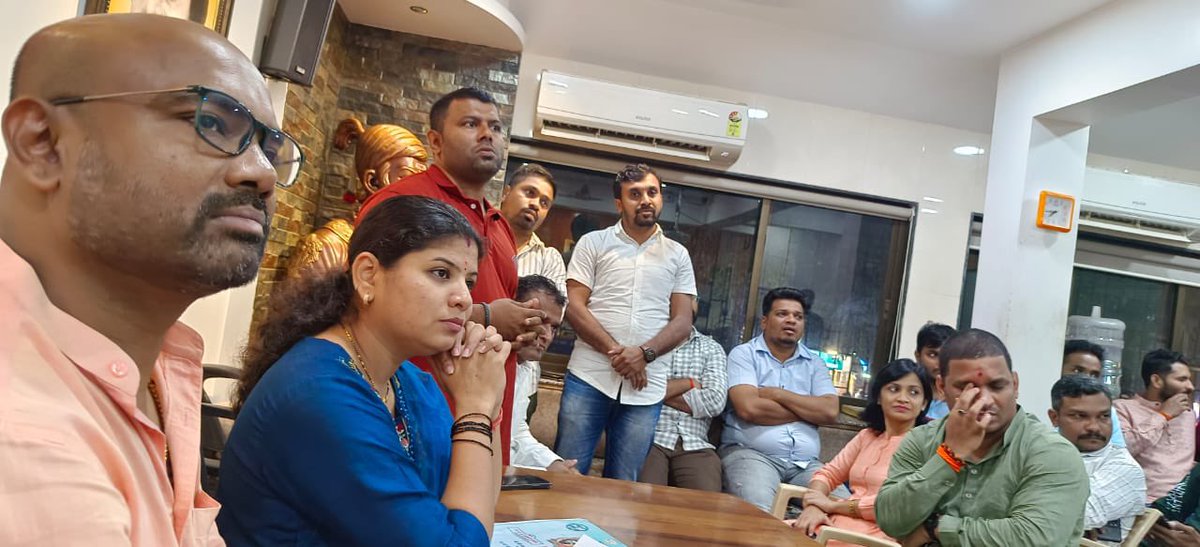 SheetalSheth_'s tweet photo. एरोली व बेलापुर विधानसभेतील पदाधिकाऱ्यांकडून आतापर्यंतच्या कार्याचा आढावा घेण्यात आला. तसेच बूथनिहाय बांधणी, आगामी निवडणूक तयारी याविषयी मार्गदर्शन करण्यात आले. 
याप्रसंगी विभागीय सचिव अविनाश राऊत  यांनी मोलाच मार्गदर्शन केले. https://t.co/Al6ulzkelu
