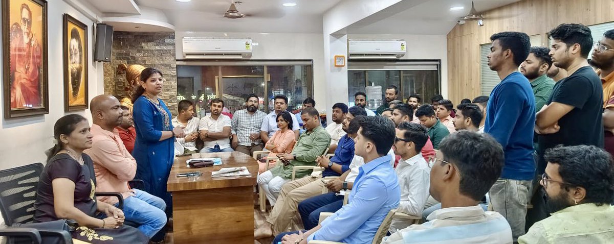 SheetalSheth_'s tweet photo. तसेच  नवी मुंबईतील युवासेना व युवतीसेना सर्व प्रमुख पदाधिकारी उपस्थित होते.
#shivsena #yuvasena 
Aaditya Thackeray  Varun Sardesai Andhare Sushama 
Shivsena Communication
📍नवी मुंबई
#ShivsenaUBT #शिवसेना_उद्धव_बाळासाहेब_ठाकरे
#घराघरात_युवासेना https://t.co/qy7jGt2M90