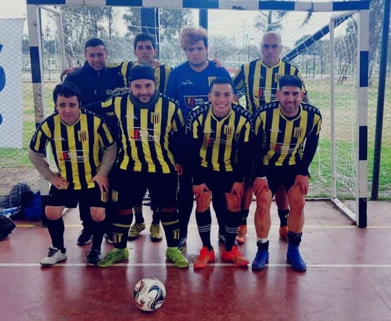 Punteros! Por la Copa Nacional de futsal de clubes de Afa, nuestro representante empató con Talleres en un vibrante 3 a 3 y venció agonicamente al hasta hoy puntero Colegiales por 1 a 0 #futsalinclusivo #deportesinclusivos #futbolxlainclusion #inclusion #personascondiscapacidad