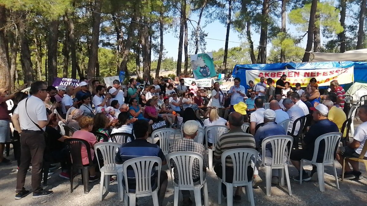 HakanTosunn's tweet photo. Avukatlar ordusu Akbelen'de. Türkiye Barolar Birliği ve bağlı olan barolar direniş alanını ziyaret ediyor. #AkbeleneDokunma https://t.co/3cHRi0XpfW
