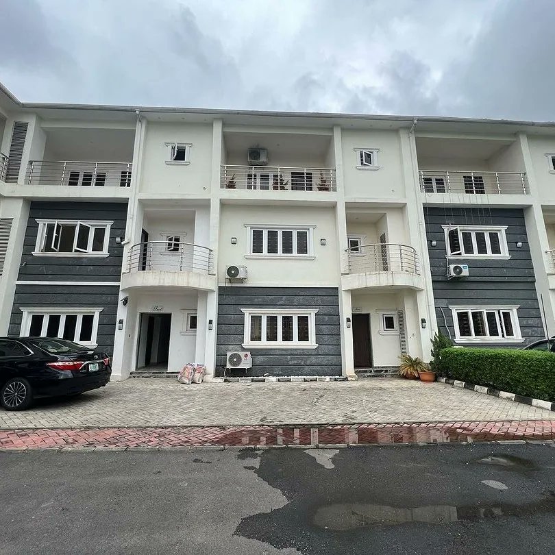 fortcubesrealty's tweet photo. A New 4 Bedroom Terrace Duplex with Boys Quarters Available FOR SALE
Location: Utako, Abuja
Price: N165M
For Inspection:
07055550475 https://t.co/3oreDdwfph