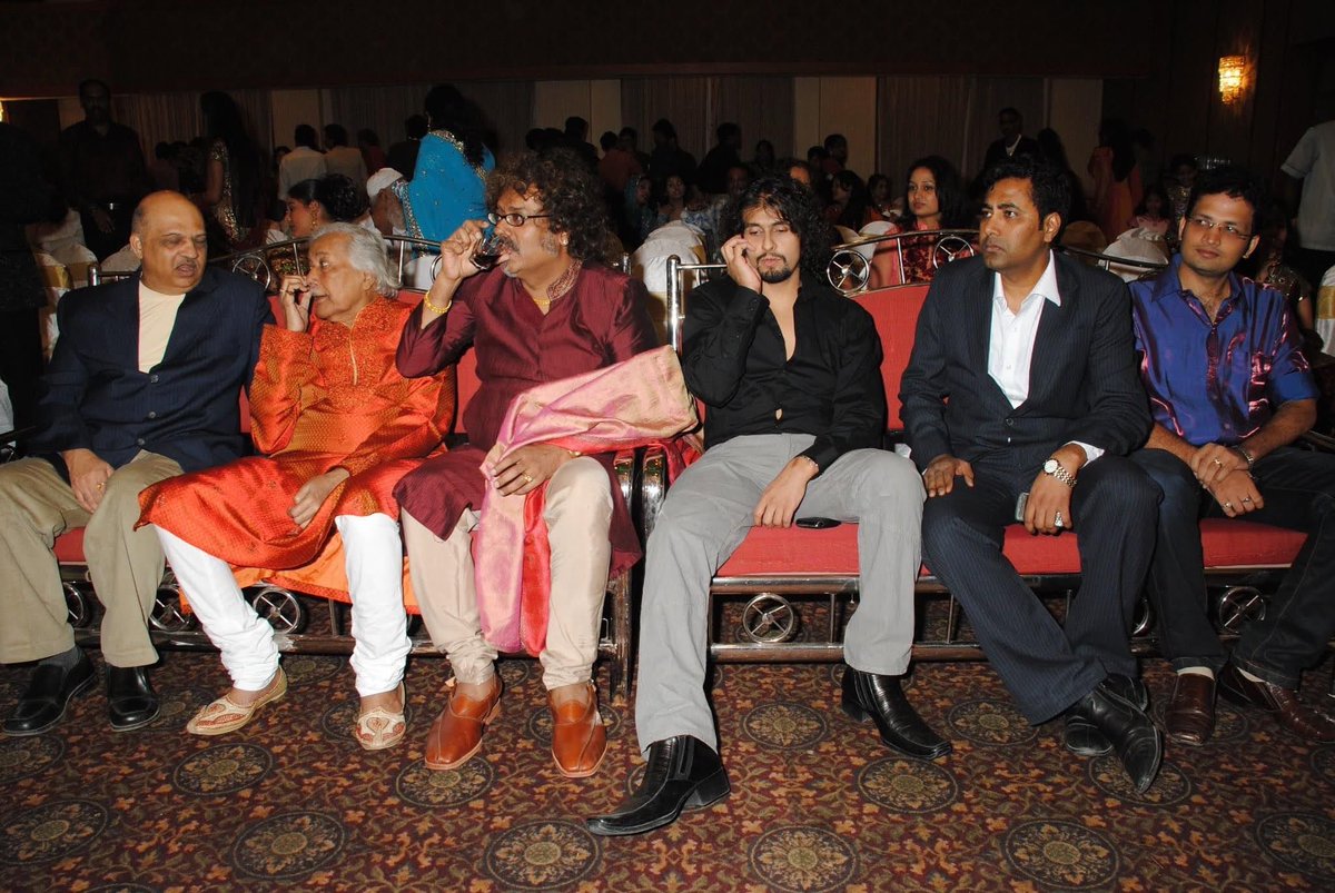 swaroopji's tweet photo. Birthday Wishes to the X Factor of our Musical Family and the most favourite of our Guruji Ustad Ghulam Mustafa Khan saab …The Living Legend Sonu Nigam bhai Sonu Nigam 😊👌Our Pride #musicallyrich #Classic #Khandani #sensationalsonu #VVIP #familytime missing in the picShaan bhai https://t.co/Yevhwsp4a2