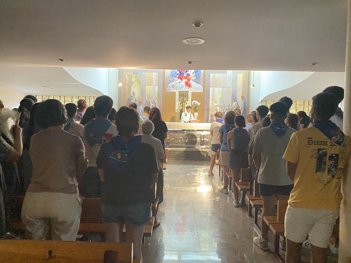 calasanciaspv's tweet photo. Comenzamos nto viaje a la  JMJ 🇵🇹 con una eucaristía de  🙌 en la que MMªJosé Sotelo,superiora general, nos anima 🔝 a,como María,estar atentos/as 👀 para servir 🤲🏻 a quien nos necesite en estos días 💙 y a dejarnos sorprender por esta experiencia de ⛪️.
¡Calasancias on road! 🚌 https://t.co/xdlNbIycIp