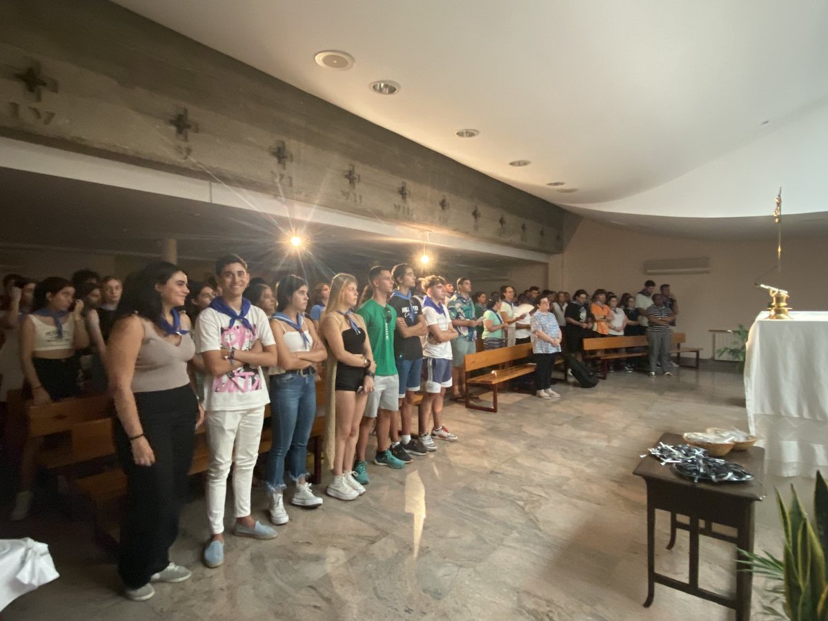 calasanciaspv's tweet photo. Comenzamos nto viaje a la  JMJ 🇵🇹 con una eucaristía de  🙌 en la que MMªJosé Sotelo,superiora general, nos anima 🔝 a,como María,estar atentos/as 👀 para servir 🤲🏻 a quien nos necesite en estos días 💙 y a dejarnos sorprender por esta experiencia de ⛪️.
¡Calasancias on road! 🚌 https://t.co/xdlNbIycIp