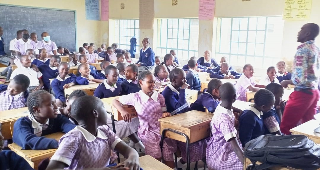 CrimeSiPoaKenya's tweet photo. Adolescent stage may be a challenging moment for young ones as they experience changes in their bodies. It is however important that we start talking to them so that they get understand and accept this development stage 
#SRH 
#CSPonthemove
@UNICEFKenya 
@MOH_Kenya https://t.co/ePGa8vqdDx