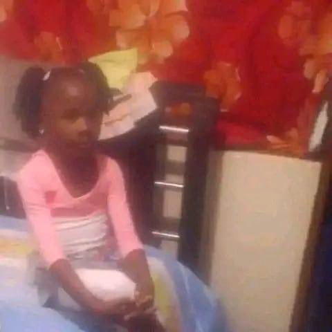 hashjenni's tweet photo. Me waiting for my mom to laugh so I can ask permission to go out: https://t.co/xGcO3JhXbJ