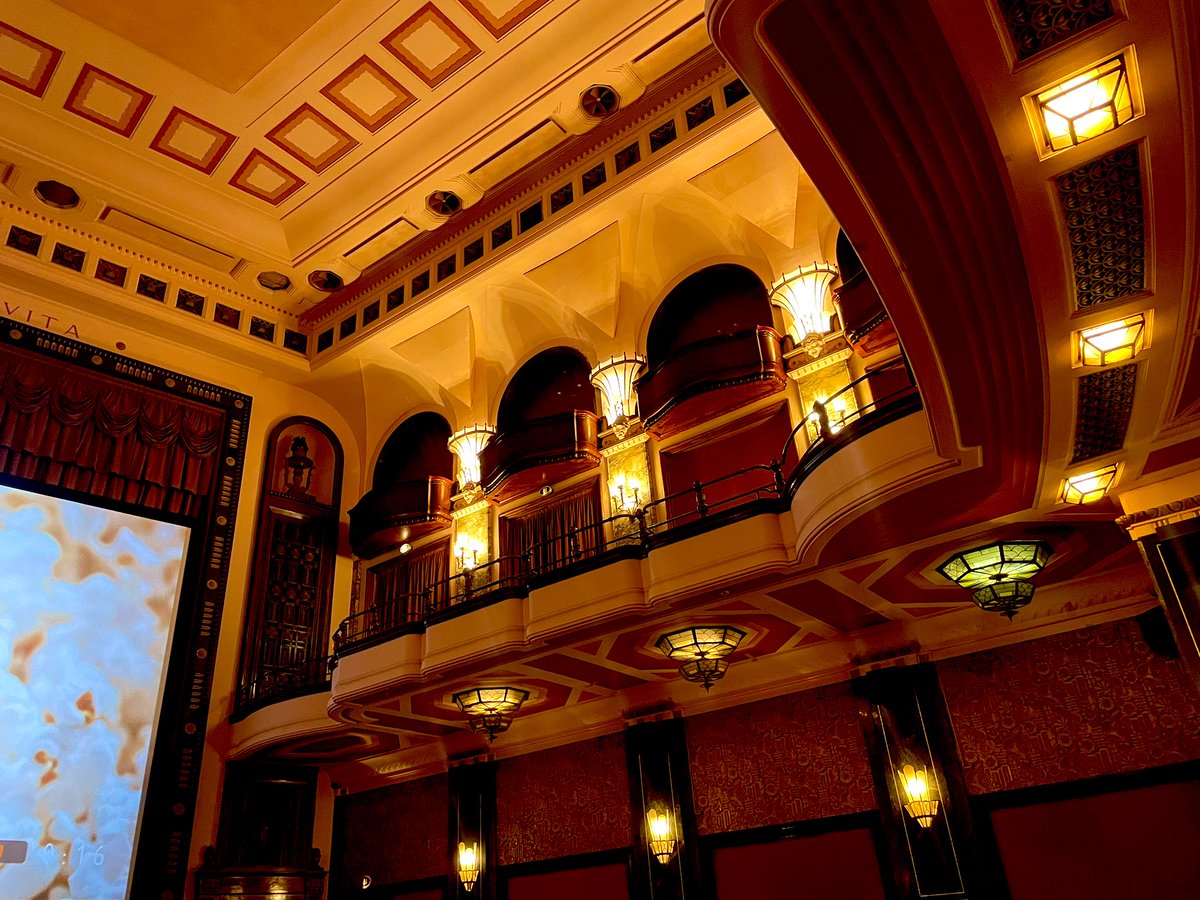 SilviaMorando1's tweet photo. Ieri sera ho assistito all’ultimo spettacolo al #cinemaodeon a #milano. Ho visto decine di film in questo stupendo cinema storico di Milano, ho tantissimi ricordi stupendi. Il 1 agosto questo cinema chiuderà per trasformarsi nell’ennesimo centro commerciale. Addio Odeon. https://t.co/f8N5I0pODk