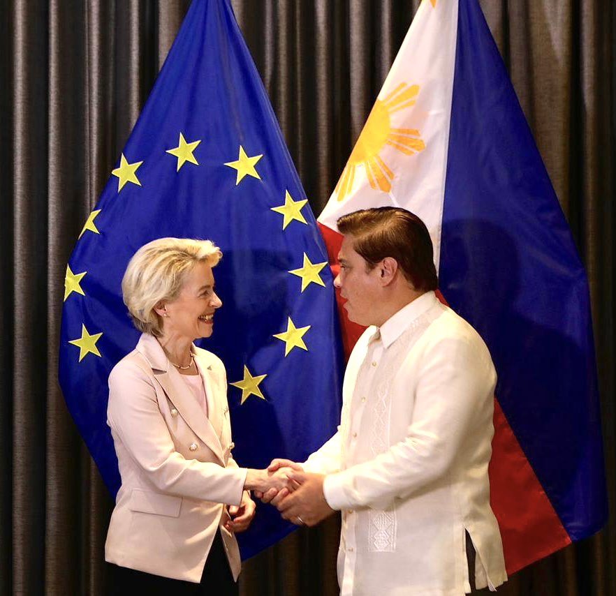 EUAmbPH's tweet photo. Pleased to share that Day 1 concluded with a productive and cordial meeting ๐ค Senate President @migzzubiri and esteemed members of the @senatePH ๐ต๐ญ were received by President @vonderleyen ๐ช๐บ
#ECPresPH #EUinthePhilippines https://t.co/Pm9TRSS3u3
