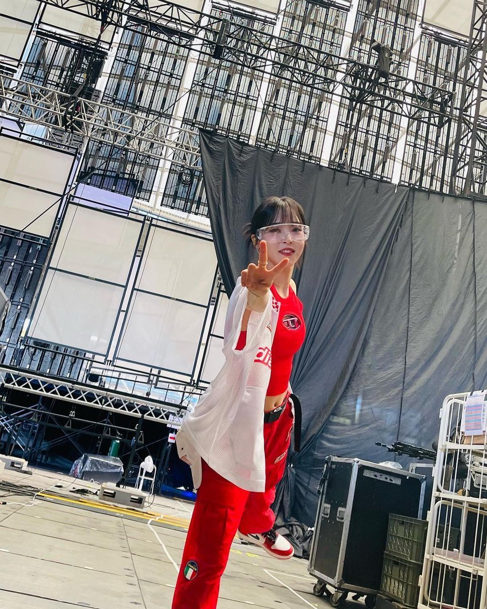 MamamooPyOfic's tweet photo. 29.07.23 [ actualización de @ mo_onbyul ] 

"Waterbomb Tokyo🥽

Red 날 뜨겁게 안던 그 순간🐾"

#SOLAR #MOONBYUL #WHEEIN #HWASA #MOOMOOPY💚 #MAMAMOO #isaymamamamamoo https://t.co/5qJjvHUs56