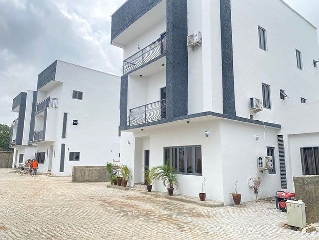 fortcubesrealty's tweet photo. A Brand New 5 Bedroom Detached Duplex with BQ Available FOR SALE
Location: Jahi, Abuja
Price: N180M
For Inspection:
07055550475 https://t.co/un7OCDvRdK