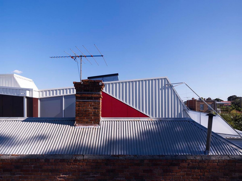 e_architect's tweet photo. The Roofscape House project by Antarctica Architects in Melbourne, extends an existing single front terrace to provide a young family with room in which to live, work and grow
https://t.co/obH2y89CVe
#roofscape #home #smallhouse #melbourne #architecture https://t.co/TmZd1zSMK8