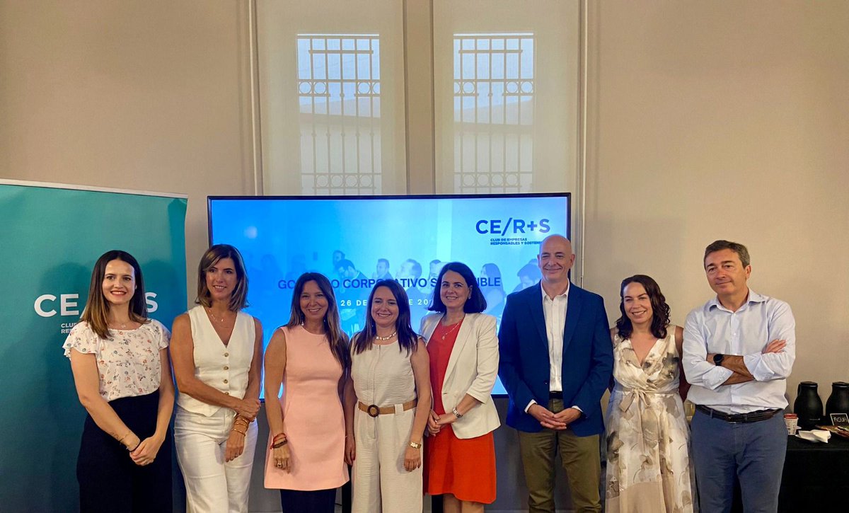 IGobernanzaEmp's tweet photo. 🚀 Visión de presente y futuro en el Gobierno Corporativo Sostenible a través del compromiso #ESG en los #ConsejosDeAdministración

Gracias @cerscv por organizar este desayuno. Un honor participar y promover prácticas responsables y #BuenGobierno

https://t.co/xFArYl8OEb https://t.co/R4Scg8A3N6