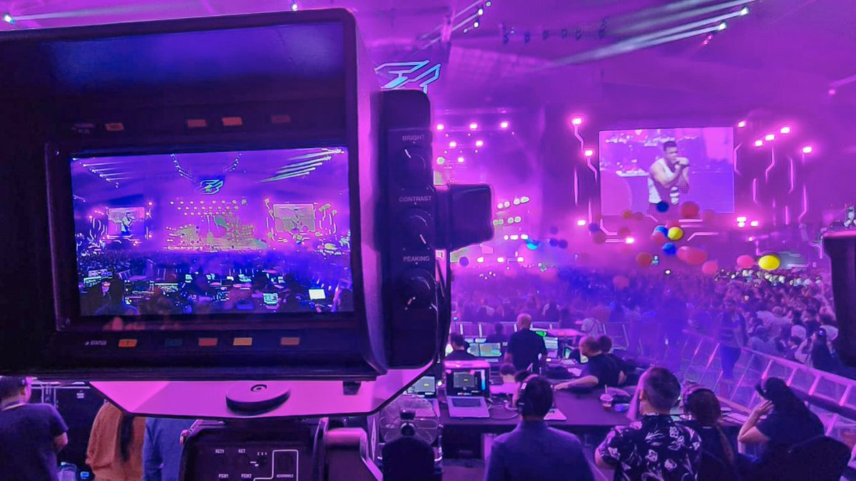 NEPMEandAsia's tweet photo. Our team had an absolute blast covering #ImagineDragons live concert at #Gamers8 , the world's largest gaming and #eSports festival happening right now in #SaudiArabia! #Livemusic #VideoProduction #SevenProduction #KSA #events #gamers #worldevent https://t.co/Ymsr8KHRes
