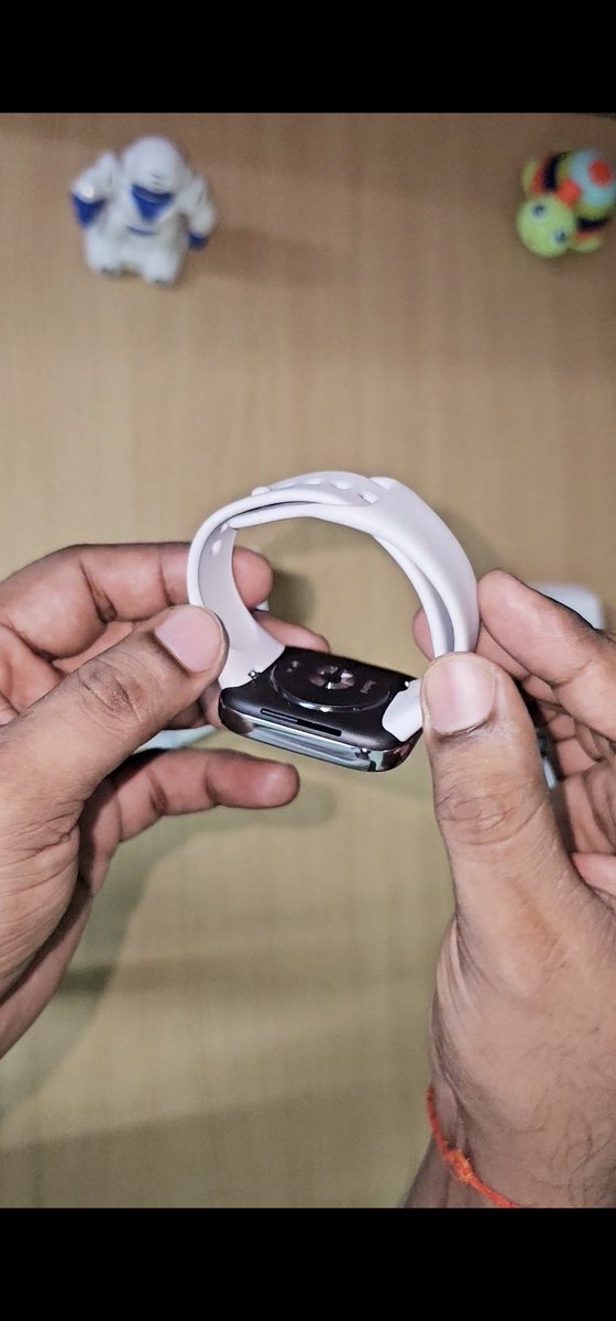 ShuklaRaghav's tweet photo. #Redmi to launch smartwatch along with #Redmi125G smartphone tomorrow. Here's a glimpse of the watch. Stay tuned for more updates.
#RedmiWatch3Active #RedmiWatch #watch3 #Xiaomi https://t.co/TS250N9jrS