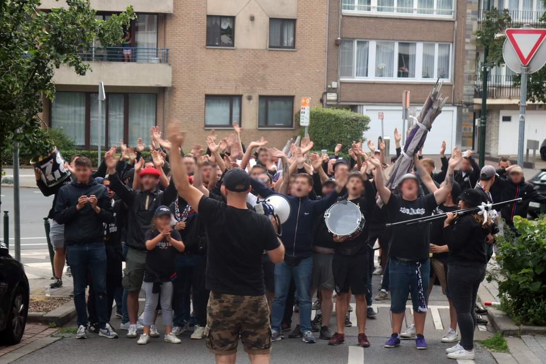 UltrasMadeinFR's tweet photo. ⚽️ Molenbeek - OL (amical)
📢 Lyon 1950 / Mauves Army on tour ! 
📆 23 juillet 2023
#RWDMOL https://t.co/1FqSz12RWL