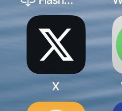 u_goldschmidt's tweet photo. Als ich das zum ersten mal auf meinem Handy gesehen habe, war mein erster Gedanke „Wann zum Teufel habe ich mir die App eines Bestattungsinstituts mit diesem schlecht designten Logo runtergeladen?“ 🤷🏻‍♂️ https://t.co/SBjrYoY1qA