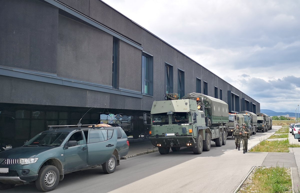 SchiebelGroup's tweet photo. Proud that the Austrian Armed Forces were using the excellent infrastructure at our production facility in Wiener Neustadt for training purposes! We very much value our relationship with the Theresan Military Academy. https://t.co/KNHzs8R1H6
