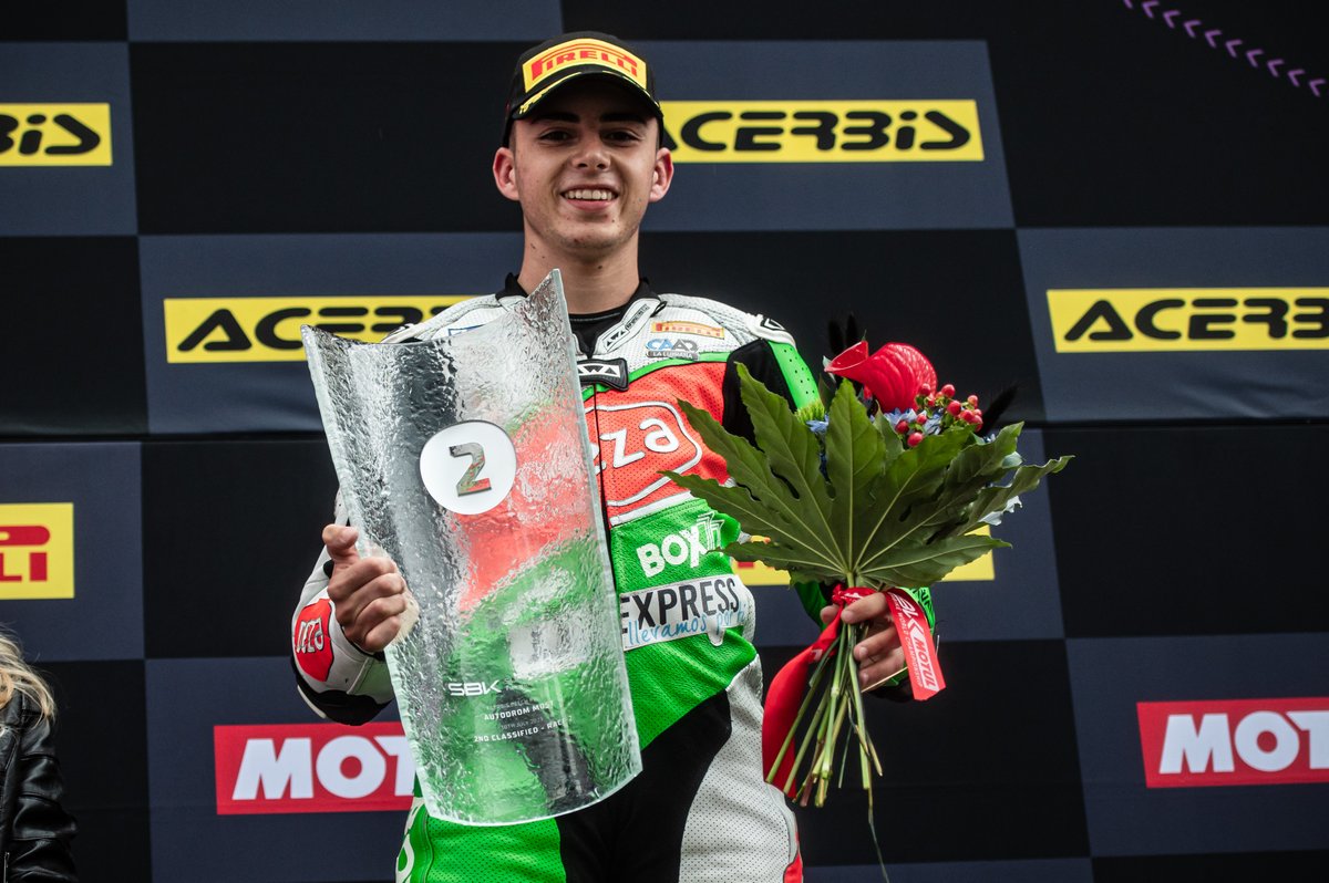 Minuto90com's tweet photo. Pepe Osuna, primer podium en el Mundial de Superbikes @box77racing #LuisCastro @andreasib @GuillemErill52 @WorldSBK
https://t.co/AaSCu041Wy https://t.co/AeIGWQ6SCd