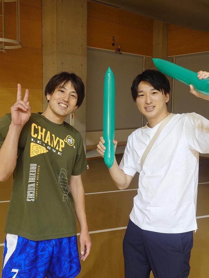 arutos1031's tweet photo. 9人制初めて見に行ったけどめちゃくちゃ面白かった✨
かずきさんにも薫にも会えてよかった❗️
バレーしたくなるね、、、

あ！Twitterよりインスタの方が投稿するので、是非フォローして下さい！
プロフィールにリンクあります😊 https://t.co/LvIxcMLqLf