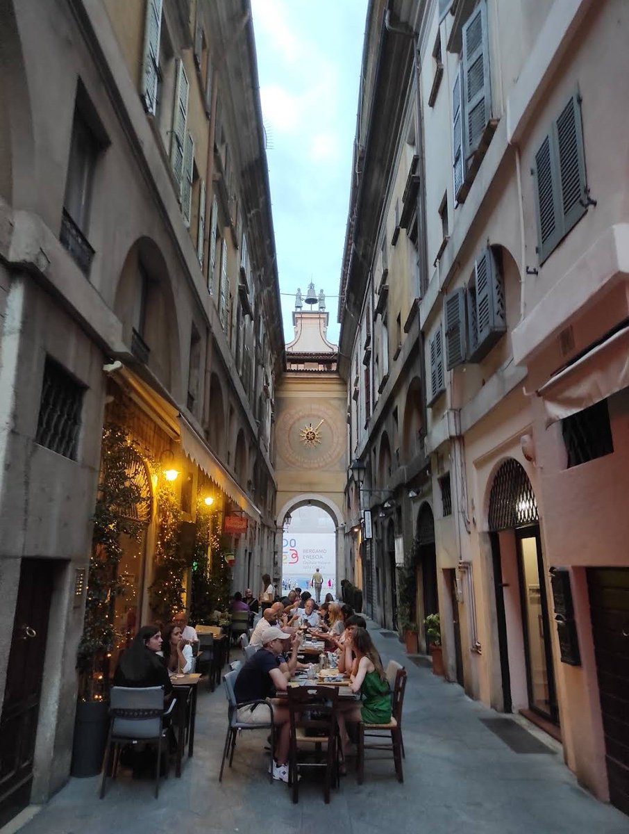 SirFantato's tweet photo. @archi_tradition @AlexisLinant63 Torre dell'orologio, Brescia, Italy https://t.co/CsUmUW7t2a