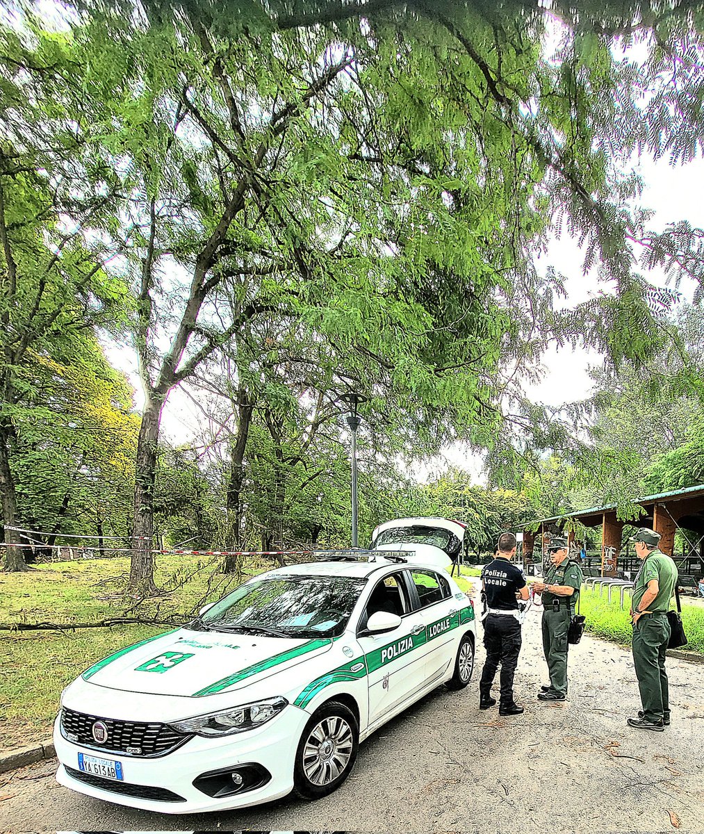 ginugiola's tweet photo. #Sinergie istituzionali
#GEV #PubbliciUfficiali 
e #PoliziaAmministrativa in servizio parco #Formentano 
#PalazzinaLiberty
con #PoliziaLocale @ComuneMI 
ℹ️ a #cittadini 
dopo recente #tempesta
per abbracciare sempre #cultura #prevenzione #sicurezza
@VivMilano @MarcoGranelliMI https://t.co/P1vbKQUXY6