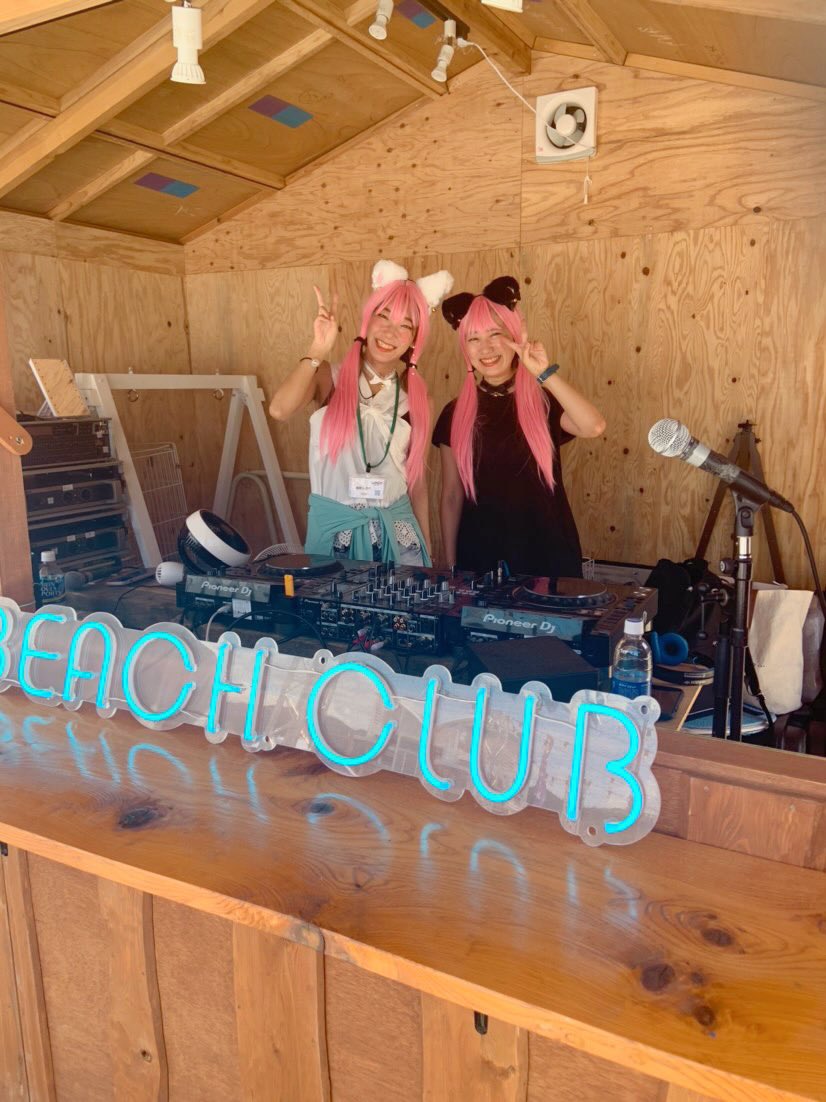 K0319Tokumi's tweet photo. @dj__senna 
@RAYDER_DnB 
@NAKATON_RGT 

昨日ははじける子ども達の笑顔と
素敵なUmie beach club🌻で
DJできて感謝です🌈☺️

トトロとぷしゅぷしゅ音頭で
みんな踊ってくれた😊⭐️ https://t.co/cqYvV2yEc7