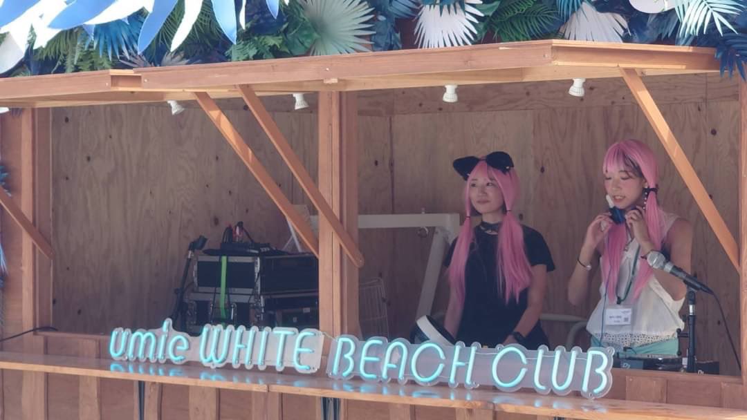 K0319Tokumi's tweet photo. @dj__senna 
@RAYDER_DnB 
@NAKATON_RGT 

昨日ははじける子ども達の笑顔と
素敵なUmie beach club🌻で
DJできて感謝です🌈☺️

トトロとぷしゅぷしゅ音頭で
みんな踊ってくれた😊⭐️ https://t.co/cqYvV2yEc7