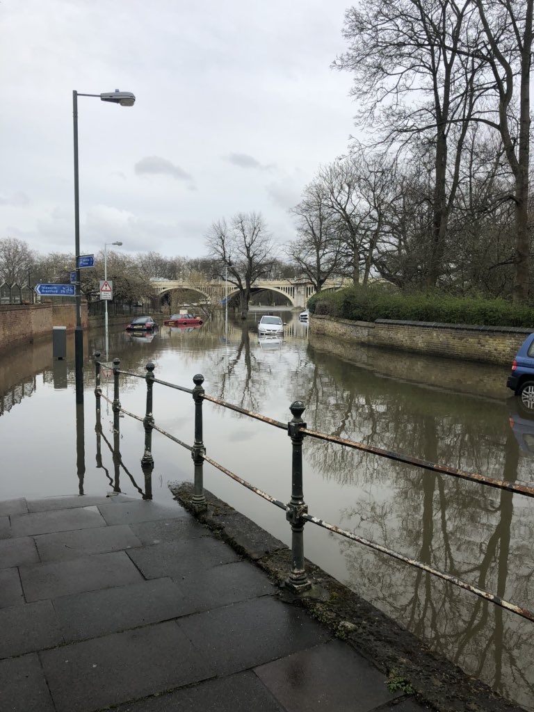 AlanBarrierEA's tweet photo. ⚠️ High tides expected at the end of this week.

Early morning tides will be notably high, Thursday - Sunday.

Don't get caught out!

My colleagues will issue Flood Alerts here ⏬

https://t.co/5q9RSTLJ6j https://t.co/AFd8RmiojC