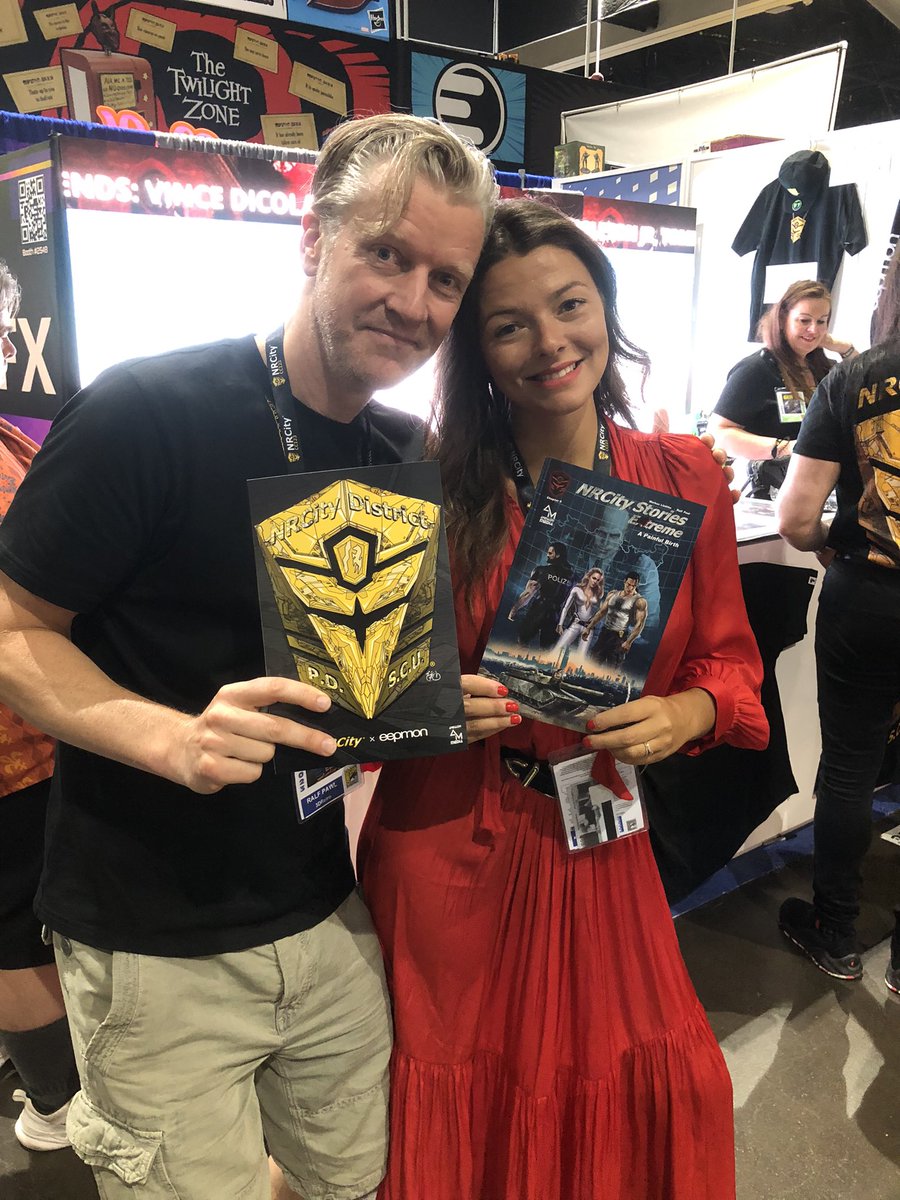ralf_paule's tweet photo. Lady in red! Thank you Carla for your participation at our San Diego booth. Signing your beautiful, sexy artwork. Also drawing incredible commissions for your fans, dragging them into our NRCity Universe. 😁
We would be honoured if you do one hot cover for the NRCity comic series https://t.co/XbQNB70MxE
