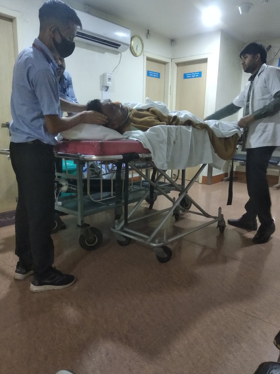 नमस्कार, मैं मनीषा भारतीय जन संचार संस्थान में पढ़ने वाली हिंदी पत्रकारिता विभाग, सत्र:2022-23 की छात्रा हूं।मेरे पापा को ब्रेन इन्फेक्शन हो गया है। इस कारण वह लकवे की स्तिथि में पहुंच गए हैं और बीते कुछ दिनों से वेंटीलेटर पर हैं।