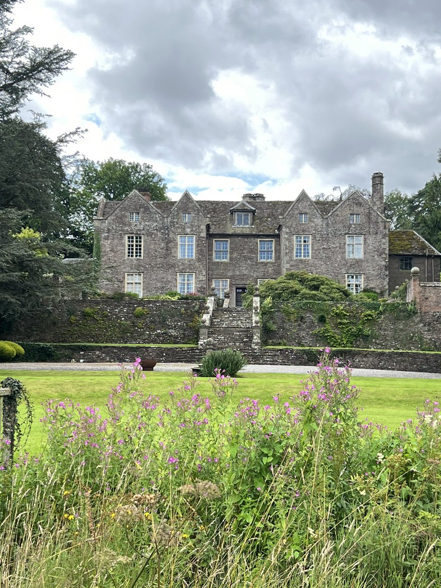 WelshCastle's tweet photo. A good Monday morning view https://t.co/jXdcOv5yMC